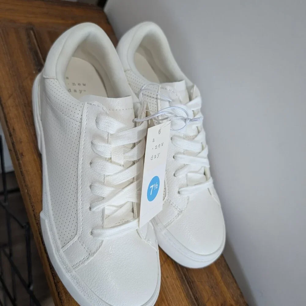 NWT a new day white sneakers 7.5 - Picture 2 of 6